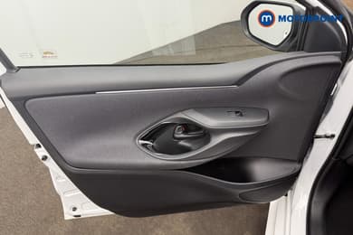 Toyota Yaris Design Automatic Petrol-Electric Hybrid Hatchback - Stock Number (1680514) - 4th supplementary image