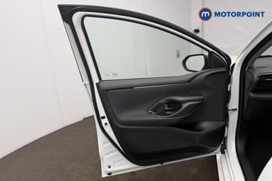 Toyota Yaris Design Automatic Petrol-Electric Hybrid Hatchback - Stock Number (1680514) - 5th supplementary image