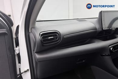 Toyota Yaris Design Automatic Petrol-Electric Hybrid Hatchback - Stock Number (1680514) - 6th supplementary image