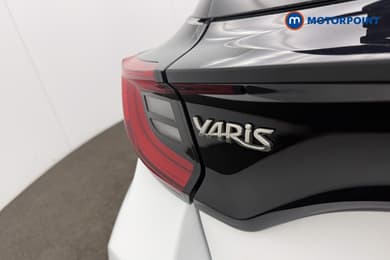 Toyota Yaris Design Automatic Petrol-Electric Hybrid Hatchback - Stock Number (1680514) - 13th supplementary image