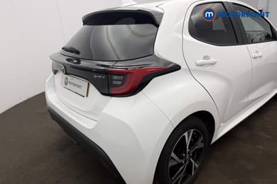Toyota Yaris Design Automatic Petrol-Electric Hybrid Hatchback - Stock Number (1680514) - 15th supplementary image