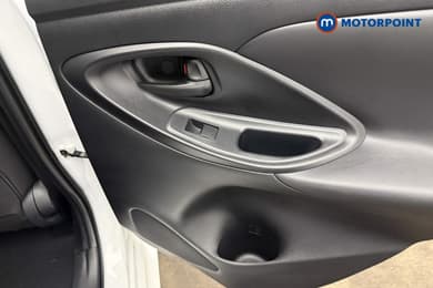 Toyota Yaris Design Automatic Petrol-Electric Hybrid Hatchback - Stock Number (1680514) - 22nd supplementary image