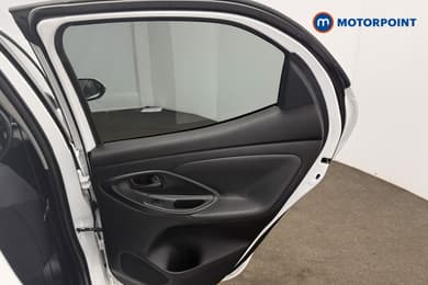 Toyota Yaris Design Automatic Petrol-Electric Hybrid Hatchback - Stock Number (1680514) - 23rd supplementary image