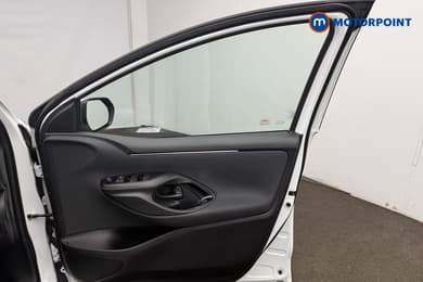 Toyota Yaris Design Automatic Petrol-Electric Hybrid Hatchback - Stock Number (1680514) - 29th supplementary image