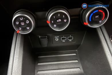 Renault Clio Iconic Manual Petrol Hatchback - Stock Number (1685011) - 15th supplementary image