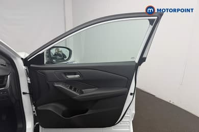 Nissan Qashqai N-Connecta Automatic Petrol SUV - Stock Number (1683501) - 4th supplementary image