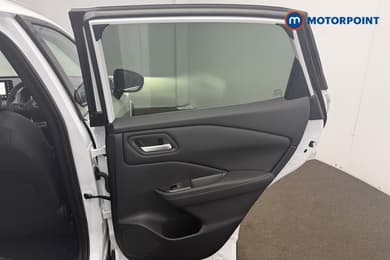 Nissan Qashqai N-Connecta Automatic Petrol SUV - Stock Number (1683501) - 26th supplementary image