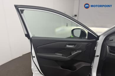 Nissan Qashqai N-Connecta Automatic Petrol SUV - Stock Number (1683501) - 39th supplementary image