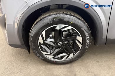 Nissan Qashqai N-Connecta Automatic Petrol SUV - Stock Number (1683512) - 1st supplementary image