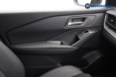 Nissan Qashqai N-Connecta Manual Petrol SUV - Stock Number (1683492) - 16th supplementary image