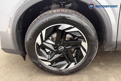 Nissan Qashqai N-Connecta Automatic Petrol SUV - Stock Number (1683508) - 1st supplementary image