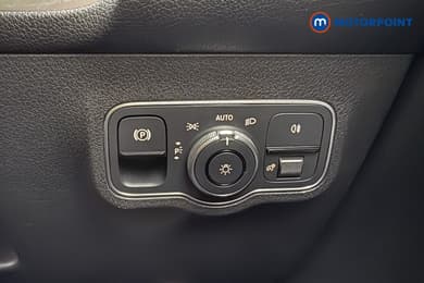 Mercedes-Benz GLB Amg Line Automatic Petrol SUV - Stock Number (1681204) - 19th supplementary image