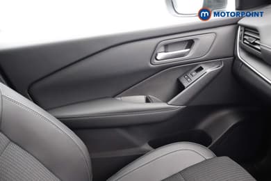 Nissan Qashqai N-Connecta Manual Petrol SUV - Stock Number (1683518) - 11th supplementary image
