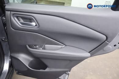 Nissan Qashqai N-Connecta Manual Petrol SUV - Stock Number (1683518) - 19th supplementary image