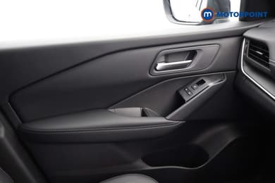 Nissan Qashqai N-Connecta Manual Petrol SUV - Stock Number (1683555) - 13th supplementary image