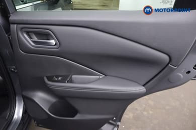 Nissan Qashqai N-Connecta Manual Petrol SUV - Stock Number (1683555) - 20th supplementary image