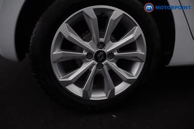 Renault Clio Evolution Manual Petrol Hatchback - Stock Number (1685659) - 32nd supplementary image