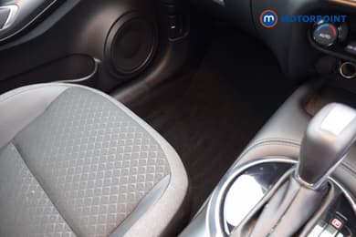 Nissan Juke N-Connecta Automatic Petrol SUV - Stock Number (1692442) - 17th supplementary image