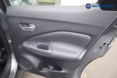 Nissan Juke N-Connecta Automatic Petrol SUV - Stock Number (1692442) - 23rd supplementary image