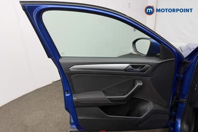 Volkswagen T-Roc Life Manual Petrol SUV - Stock Number (1692787) - 21st supplementary image