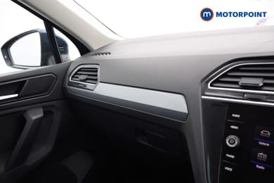 Volkswagen Tiguan Life Manual Petrol SUV - Stock Number (1681444) - 9th supplementary image
