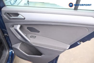 Volkswagen Tiguan Life Manual Petrol SUV - Stock Number (1681444) - 17th supplementary image