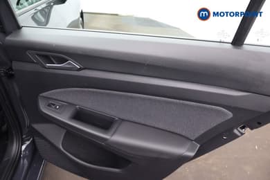 Volkswagen Golf Life Automatic Diesel Estate - Stock Number (1689240) - 19th supplementary image