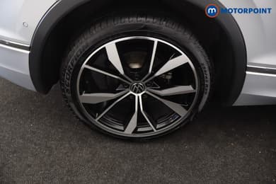 Volkswagen Tiguan R-Line Automatic Petrol SUV - Stock Number (1690116) - 33rd supplementary image