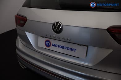 Volkswagen Tiguan R-Line Automatic Petrol SUV - Stock Number (1690116) - 43rd supplementary image