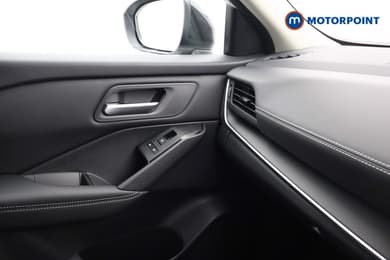 Nissan Qashqai N-Connecta Manual Petrol SUV - Stock Number (1683568) - 10th supplementary image