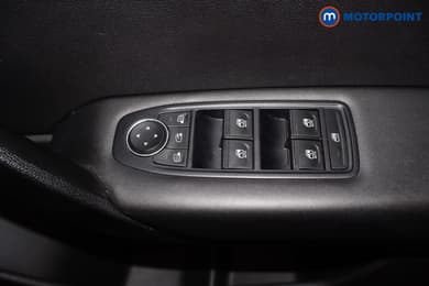 Renault Captur Iconic Manual Petrol SUV - Stock Number (1687315) - 18th supplementary image