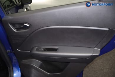 Renault Captur Iconic Manual Petrol SUV - Stock Number (1687315) - 23rd supplementary image