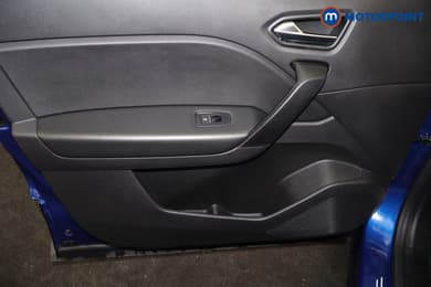 Renault Captur Iconic Manual Petrol SUV - Stock Number (1687315) - 27th supplementary image