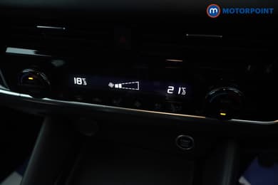 Nissan Qashqai N-Connecta Manual Petrol SUV - Stock Number (1692749) - 9th supplementary image